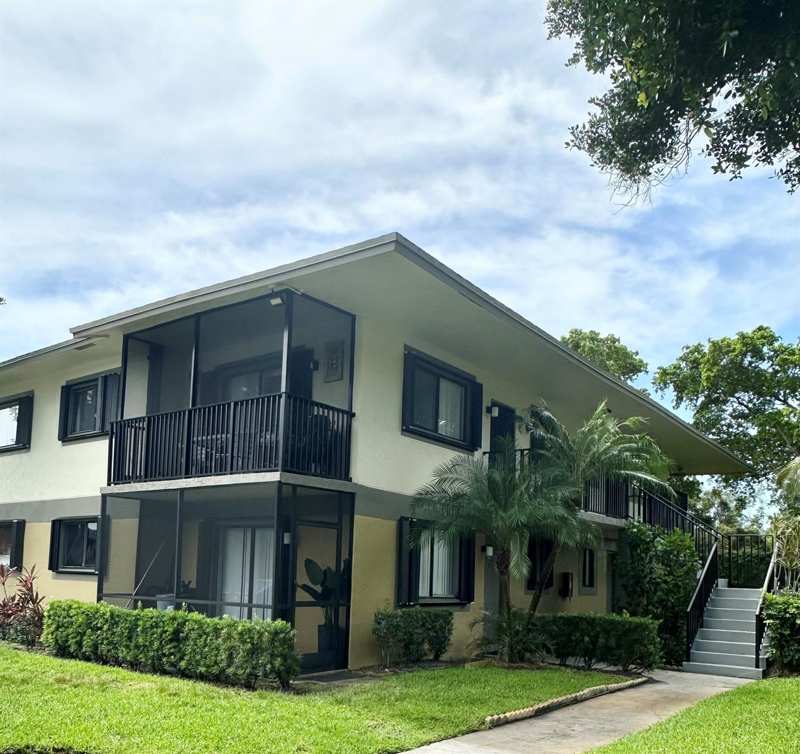588 Trace Circle # 211, Deerfield Beach FL 33441