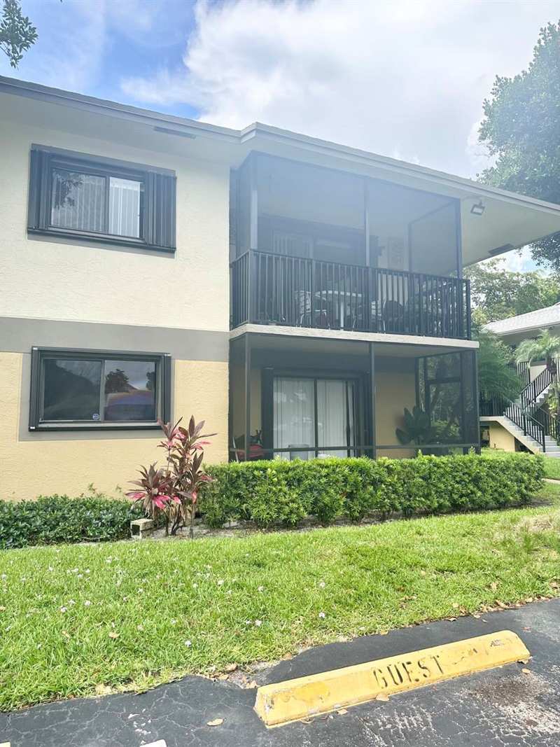 588 Trace Circle # 211, Deerfield Beach FL 33441
