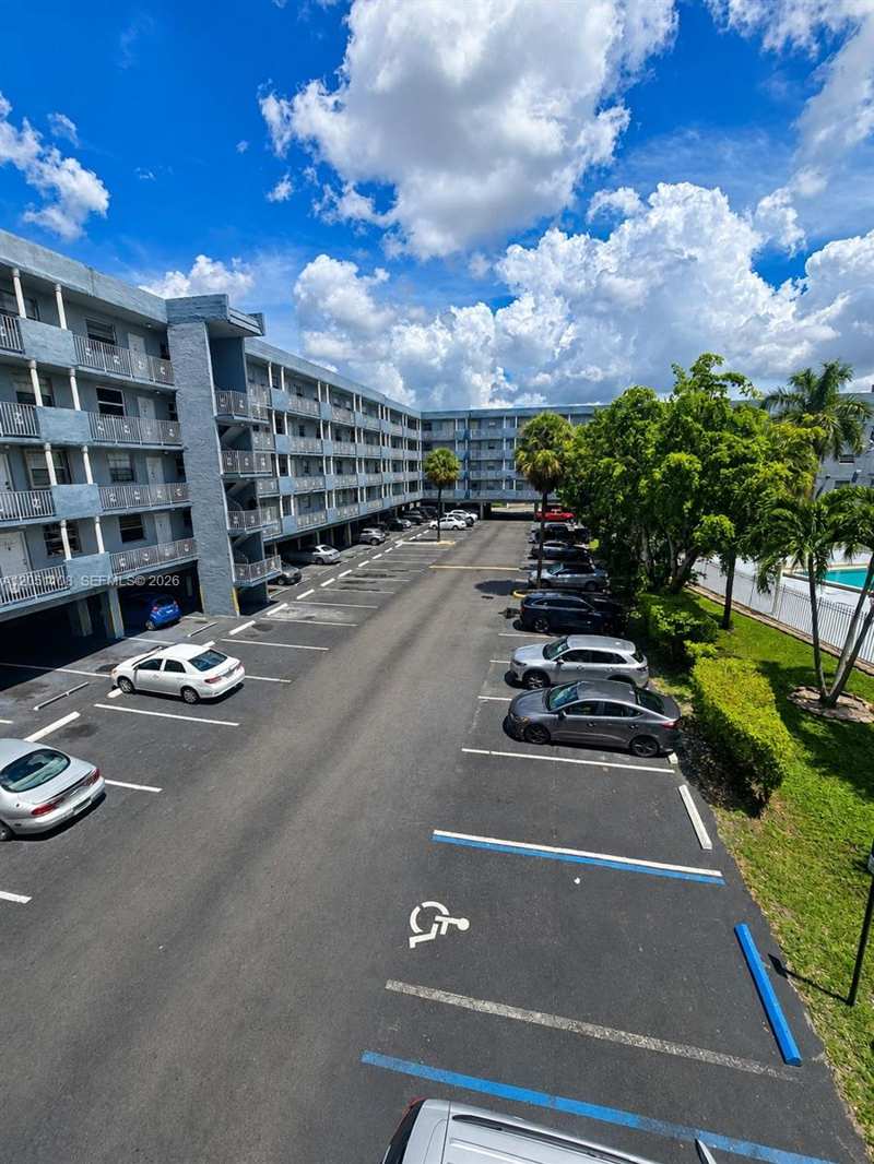 1655 W 44th Pl # 304, Hialeah FL 33012
