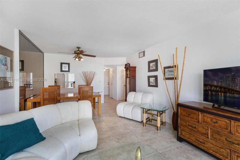 3199 S Ocean Dr # 305, Hallandale Beach FL 33009
