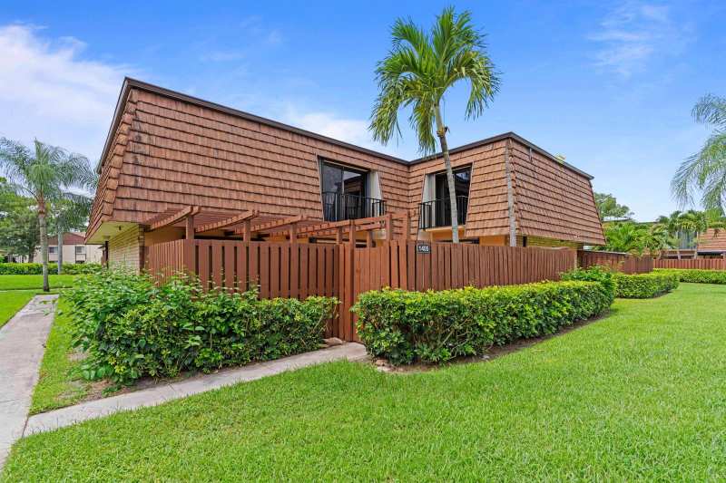 1405 14th Lane, FL 33463