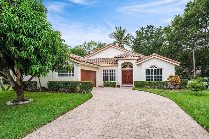 5563 NW 41st Avenue, Coconut Creek FL 33073