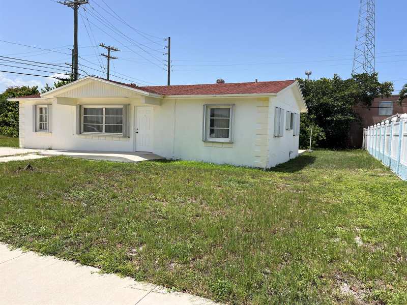816 24th Avenue N, FL 33460
