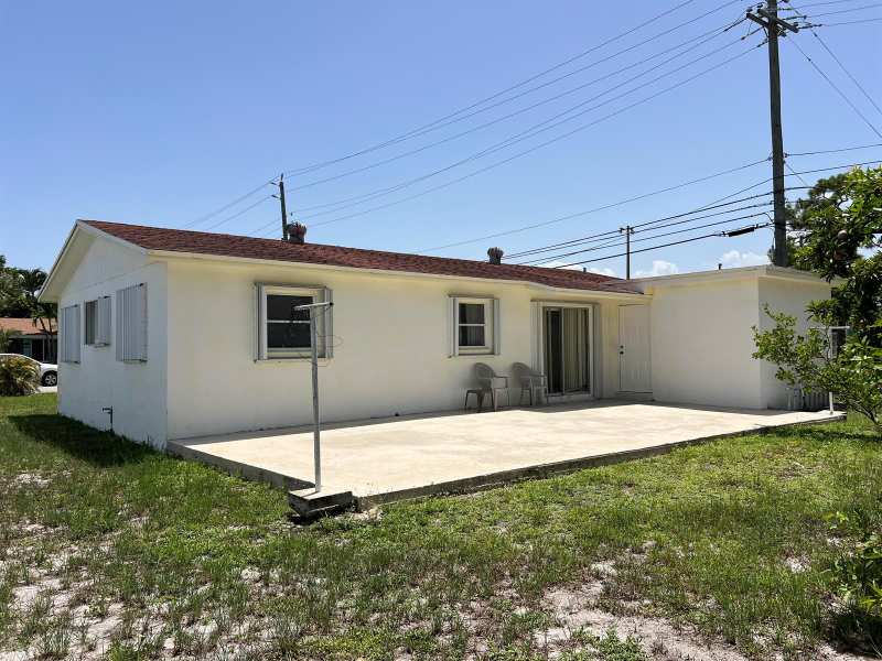 816 24th Avenue N, FL 33460