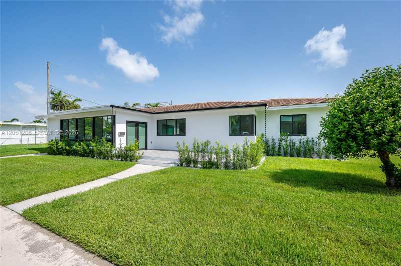 1621 S Treasure Dr, North Bay Village FL 33141