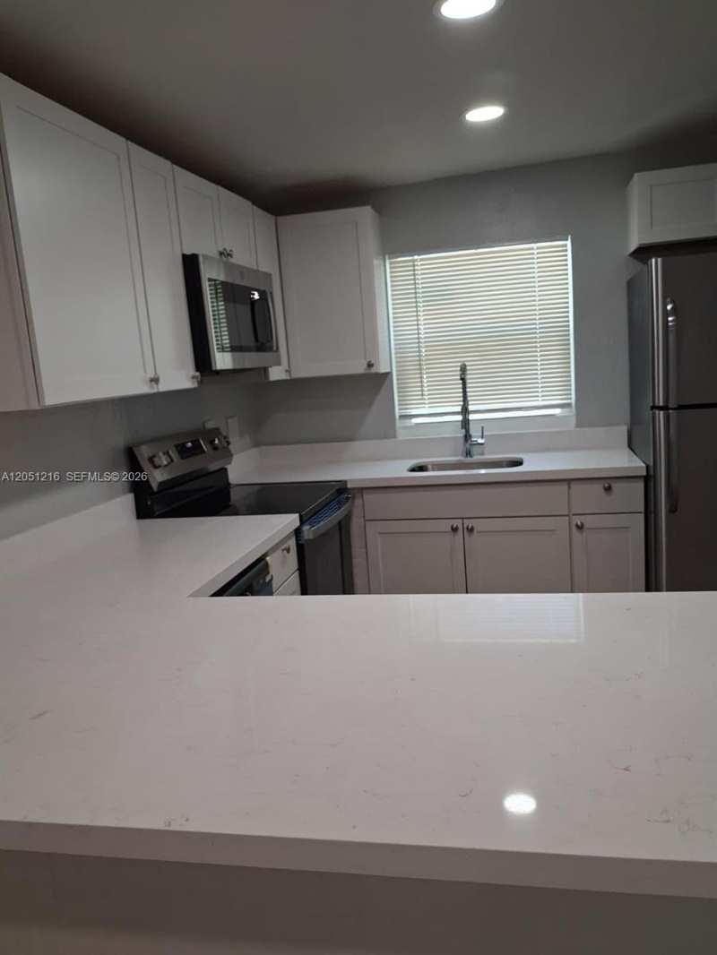 163 NW 40th St # 3, Oakland Park FL 33309