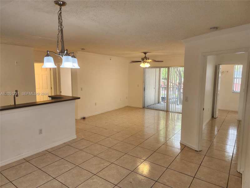 2433 CENTERGATE DR # 203, Miramar FL 33025