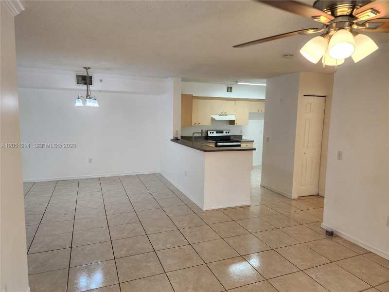 2433 CENTERGATE DR # 203, Miramar FL 33025