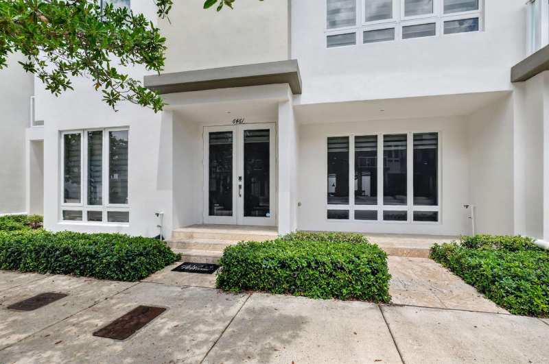 6461 NW 103rd Passage, Doral FL 33178
