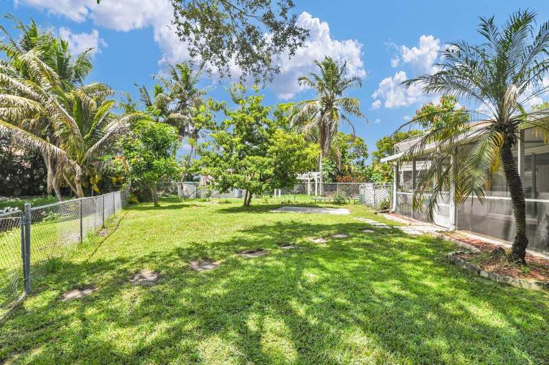 3930 NW 79th Way, Davie FL 33024