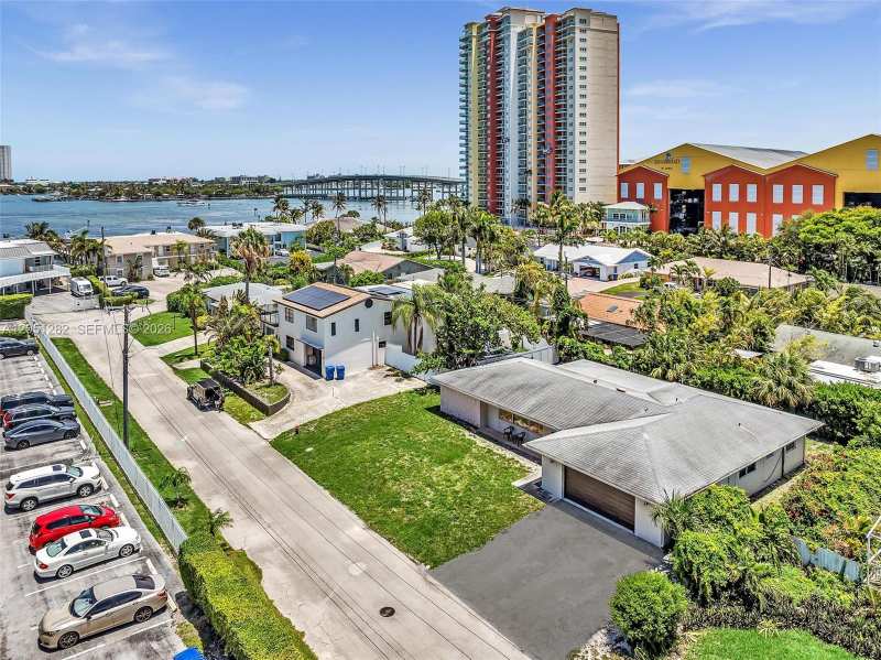 411 Wilma Cir, Riviera Beach FL 33404
