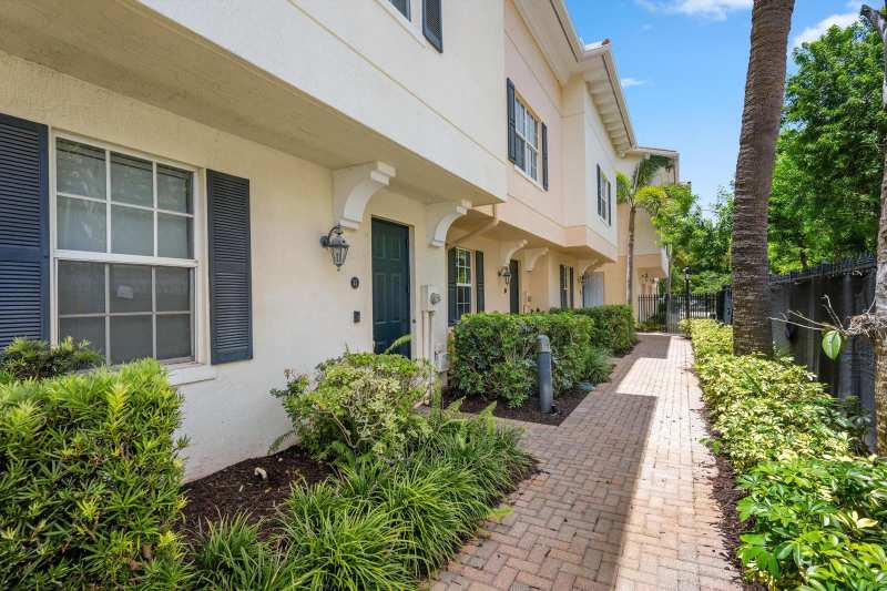 2502 N Dixie Highway # 52, FL 33460