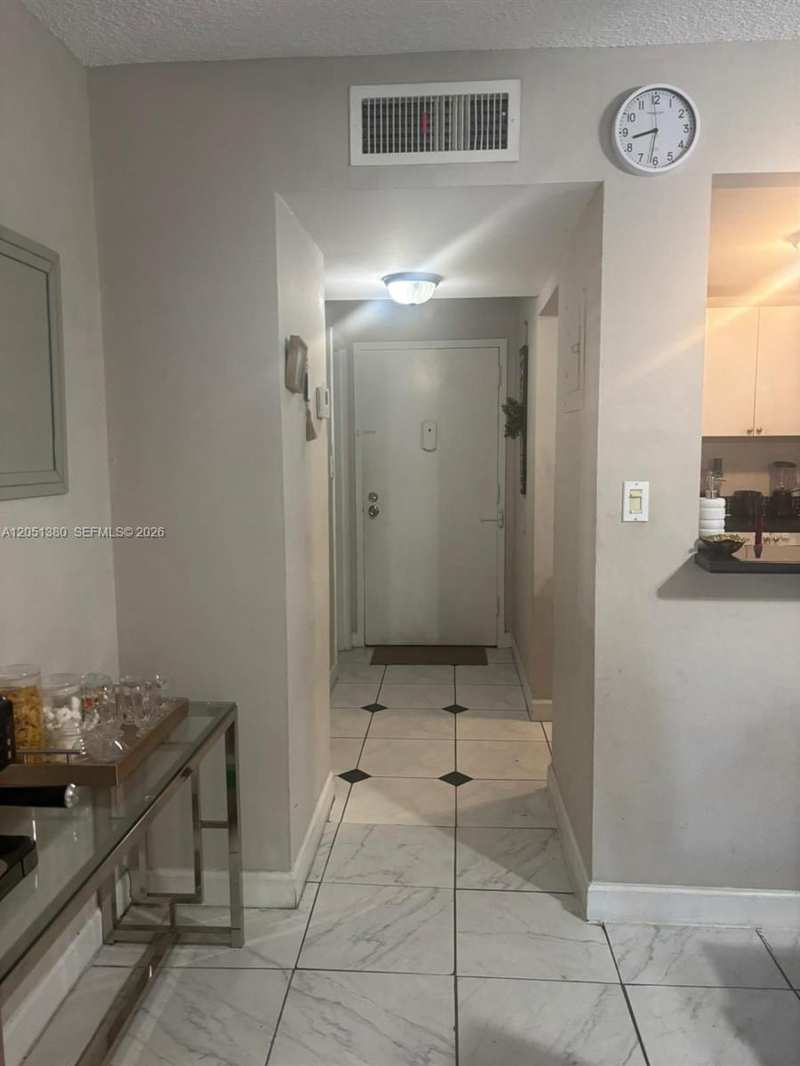 HERITAGE CIRCLE CONDO