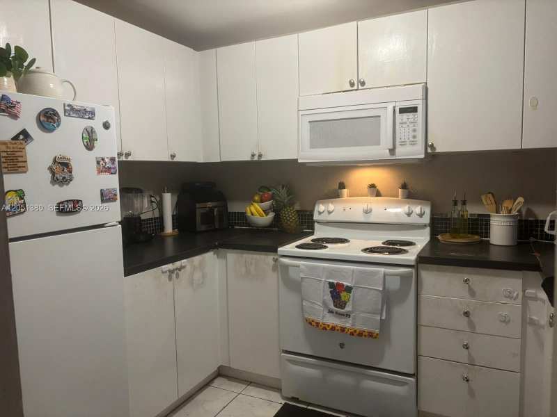 HERITAGE CIRCLE CONDO