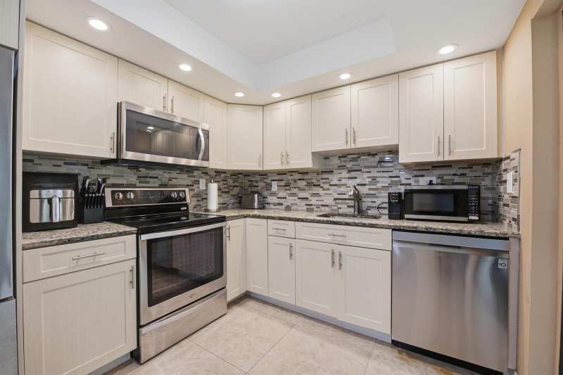54 Capri B, Delray Beach FL 33484