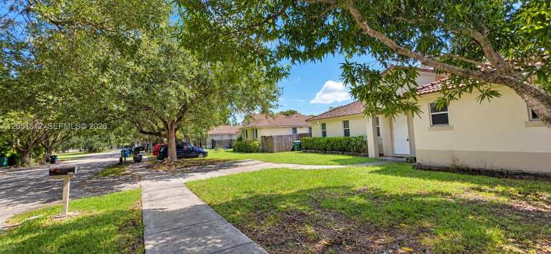 21733 Ingraham Ave Rd, Cutler Bay FL 33190
