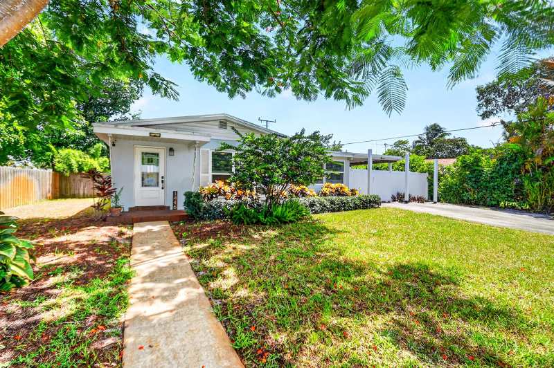 1446 W Perry Street, Lantana FL 33462