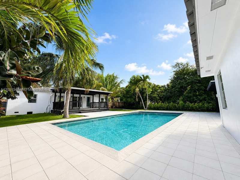 859 NE 115th St, Biscayne Park FL 33161