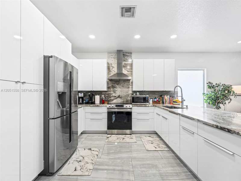 135 Catania Way, Royal Palm Beach FL 33411