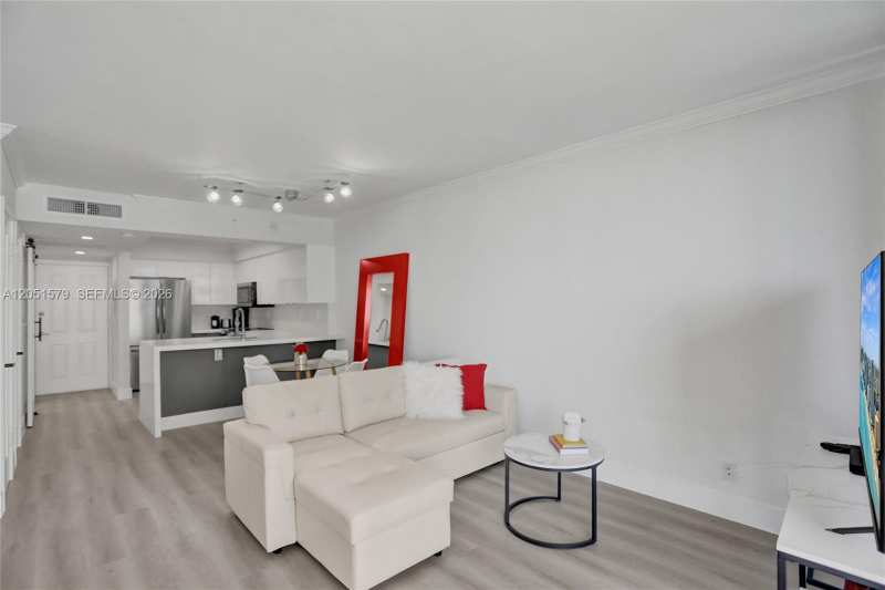 2501 S Ocean Dr, Hollywood FL 33019