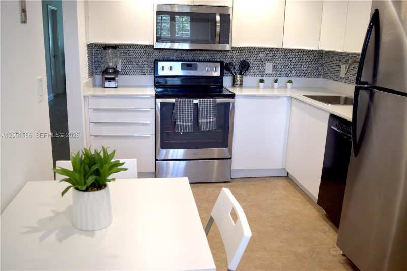 3970 Oaks Clubhouse Dr # 306, Pompano Beach FL 33069