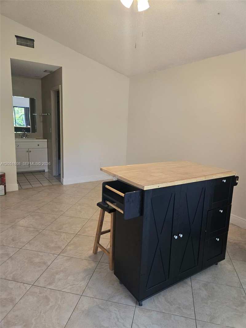 818 E Palm Run Dr # 0, North Lauderdale FL 33068