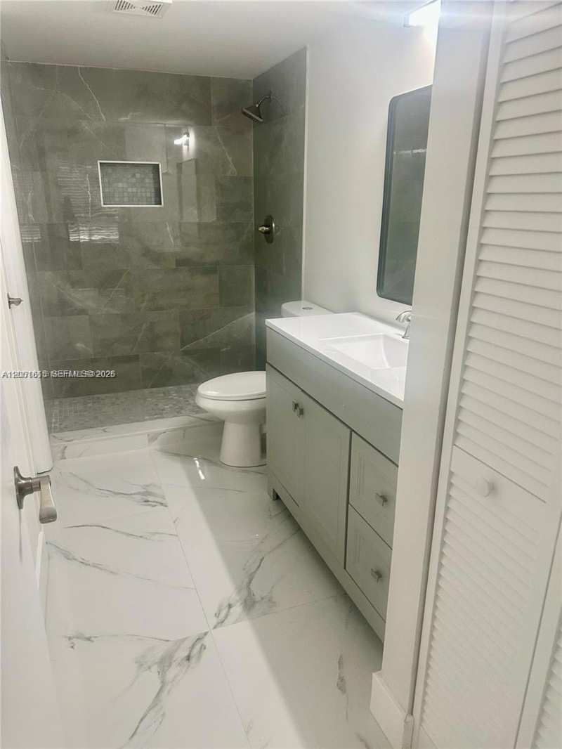 4166 Inverrary Dr # 210, Lauderhill FL 33319