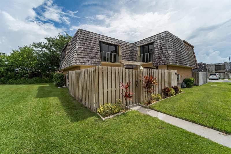 85 Lake Arbor Drive, Palm Springs FL 33461