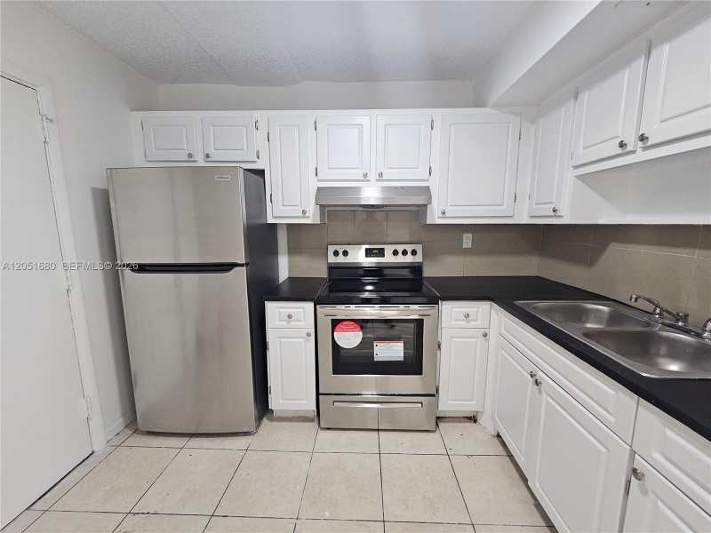 3610 NW 21st St # 206, Lauderdale Lakes FL 33311