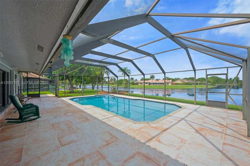5521 Hawkes Bluff Ave, Davie FL 33331