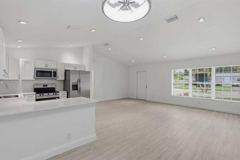 6900 2nd St Street, Jupiter FL 33458
