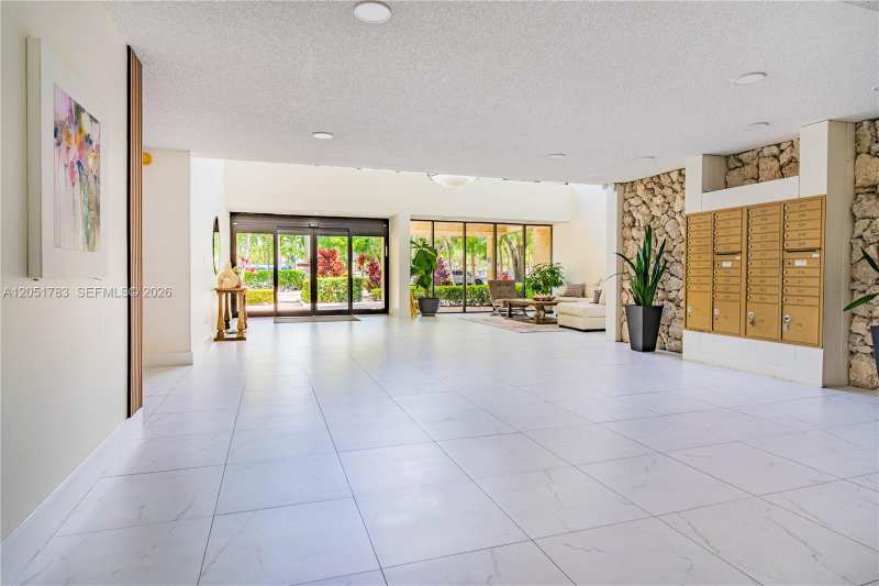 16200 Golf Club Rd # 109, Weston FL 33326