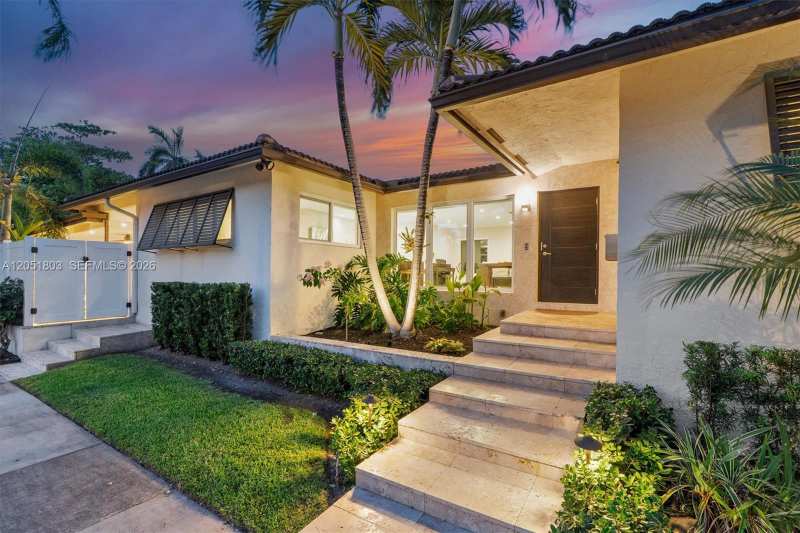 1255 Taylor St, Hollywood FL 33019