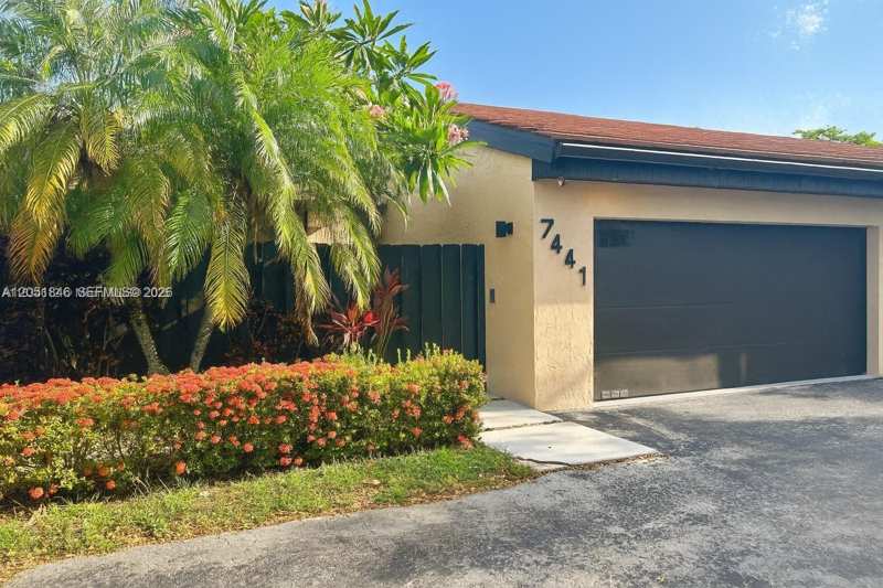 7441 Bay Hill Dr, Hialeah FL 33015