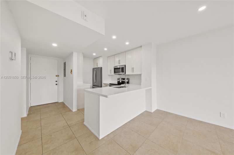 7900 Camino Cir # 406, Miami FL 33143