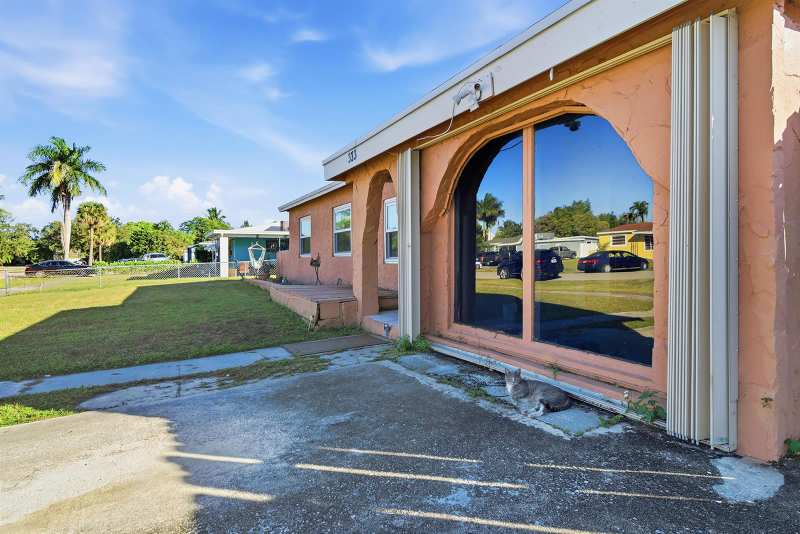 333 Mid Pines Road, Palm Springs FL 33461