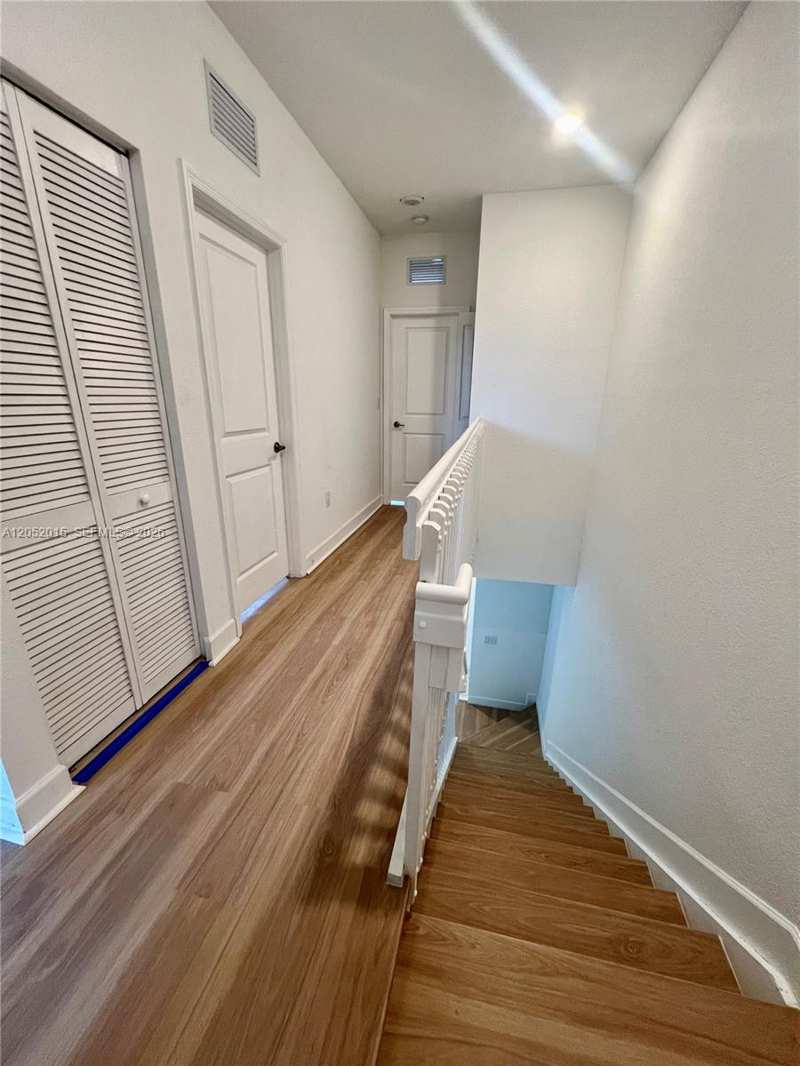 825 NE 211th St # 825, Miami FL 33179
