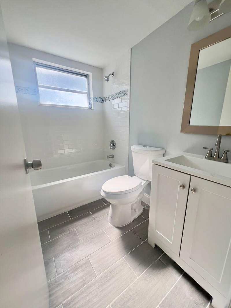 665 Glouchester # 2, Boca Raton FL 33487