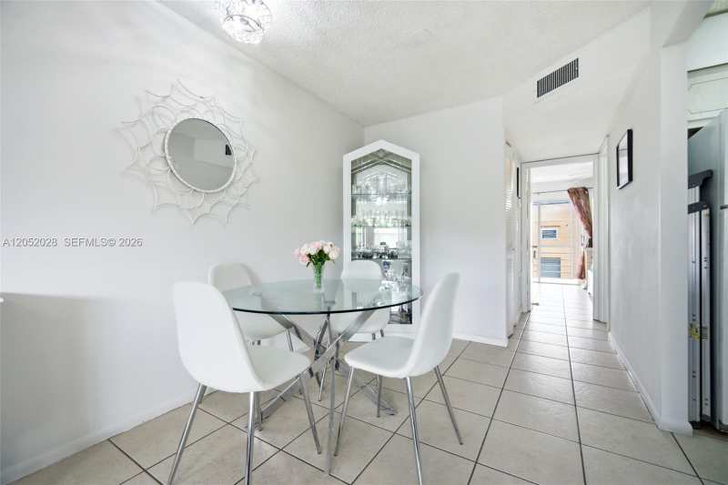 9101 Sunrise Lakes Blvd # 218, Sunrise FL 33322
