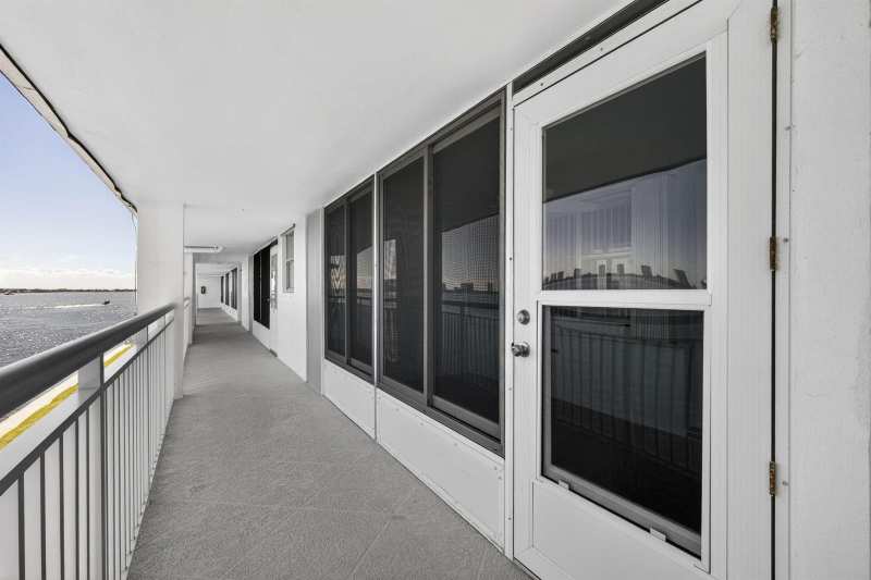 100 Shore Court # 307, North Palm Beach FL 33408