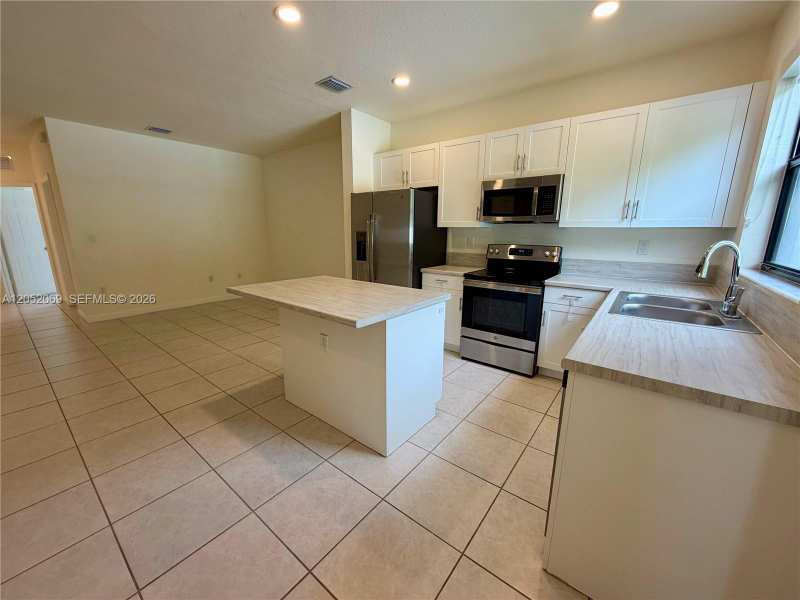 11115 W 32nd Ln, Hialeah FL 33018