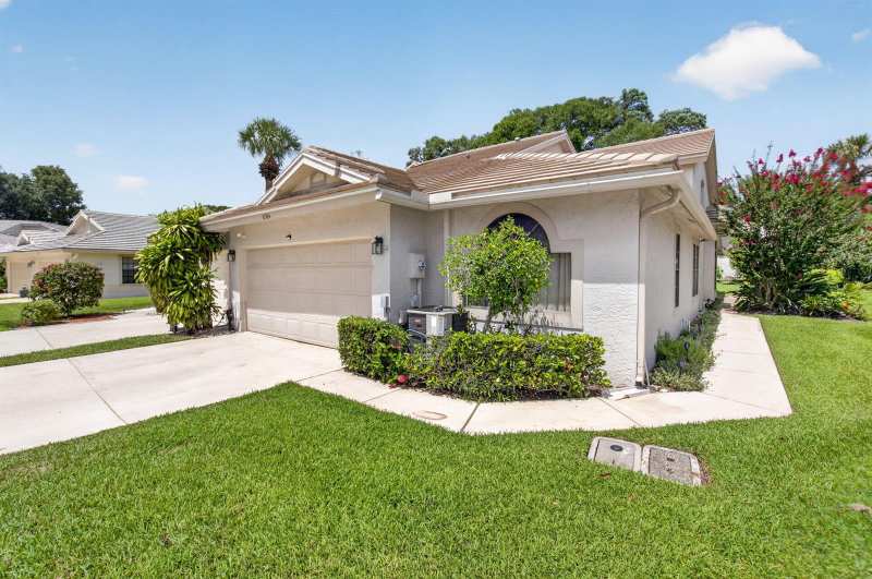 10984 Stafford Circle S, Boynton Beach FL 33436