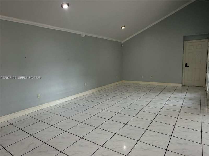 17527 NW 62nd Pl N, Hialeah FL 33015