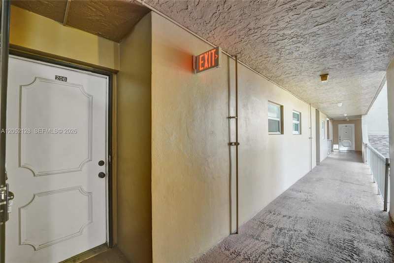 9480 Tangerine Pl # 206, Davie FL 33324