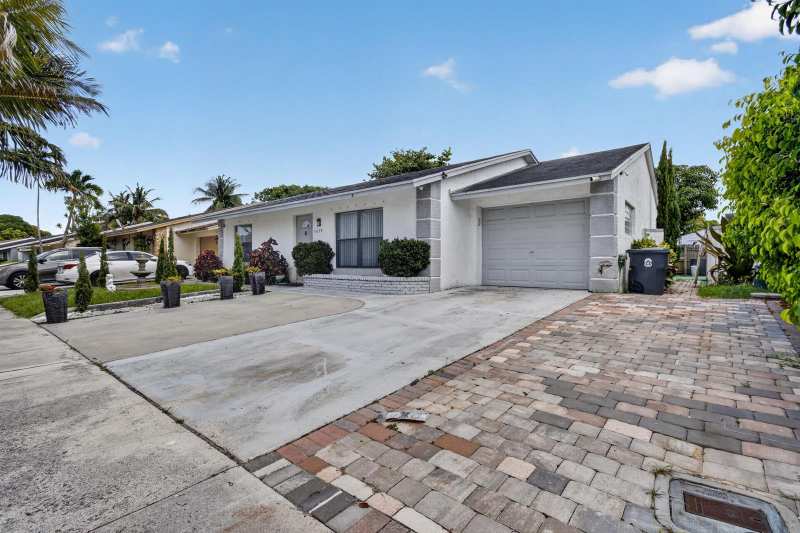 5639 Ithaca Circle E, Lake Worth FL 33463