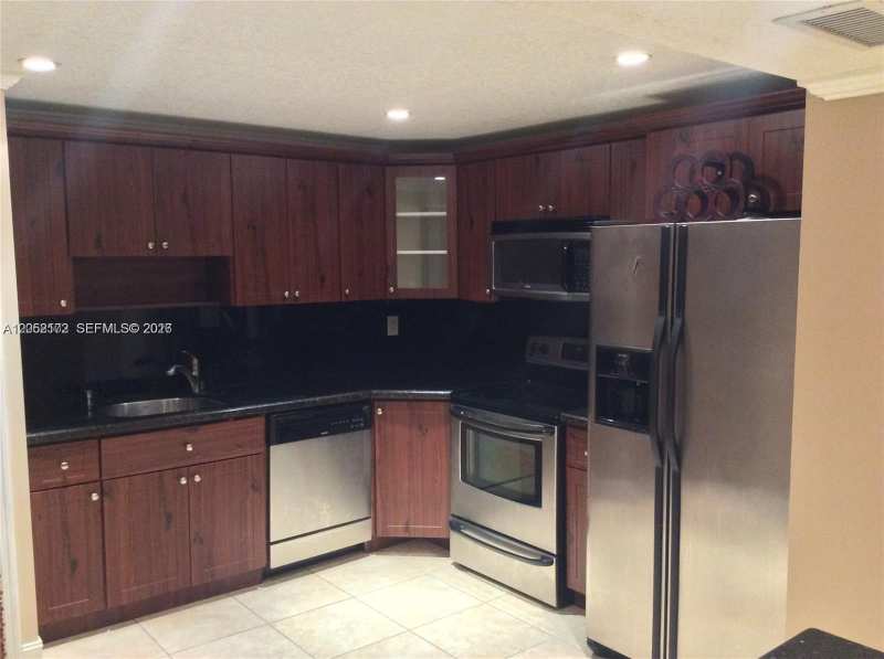 1800 Collins Ave # 17A, Miami Beach FL 33139