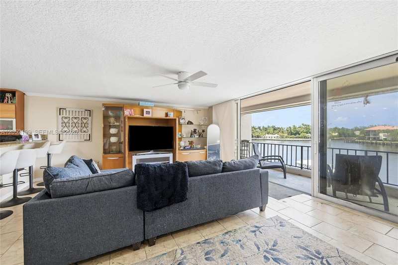 801 Palm Trl # 10, Delray Beach FL 33483