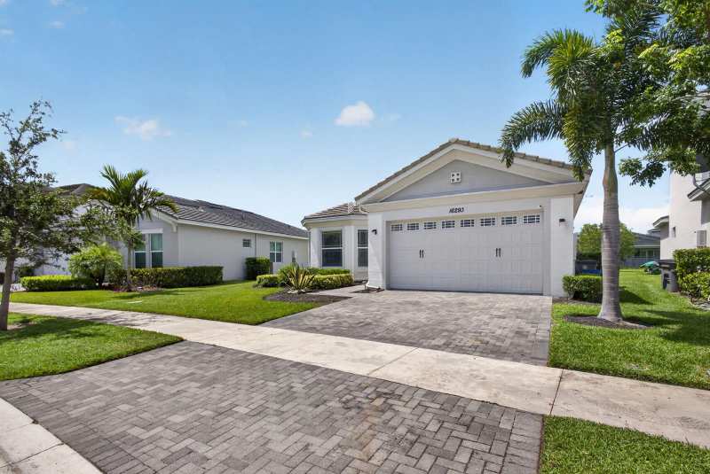 16293 Melogold Drive, FL 33470