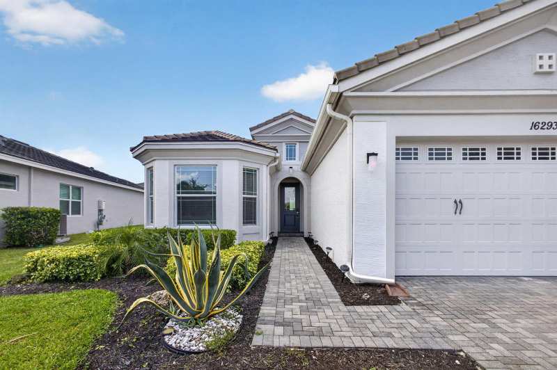 16293 Melogold Drive, FL 33470