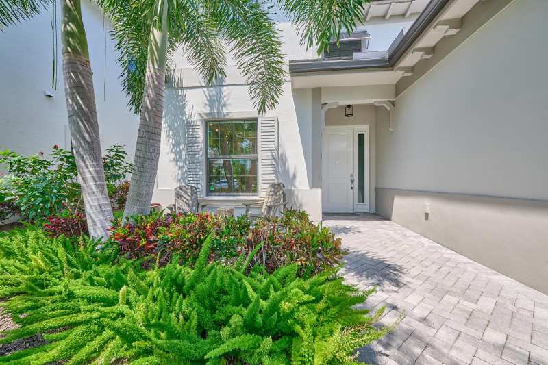 2819 Gin Berry Way, West Palm Beach FL 33401